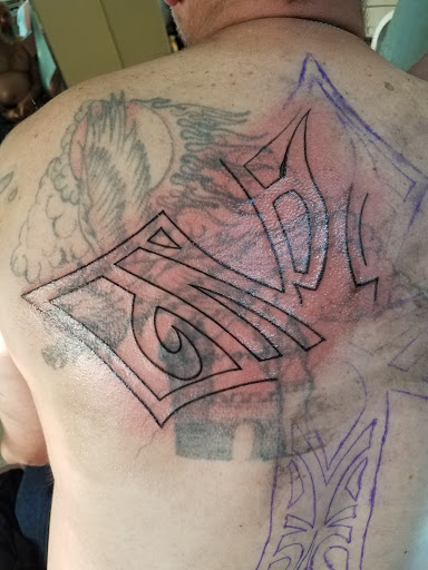 Tattoo Shop «Jolly Roger Tattoo Shop», reviews and photos, 1000 Old Mayfield Rd, Paducah, KY 42003, USA