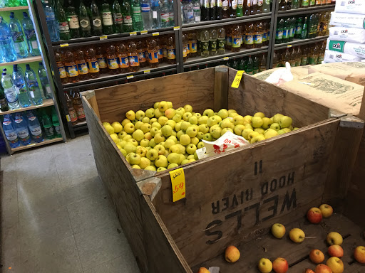 Grocery Store «Good Neighbor Store», reviews and photos, 4107 SE 82nd Ave, Portland, OR 97266, USA