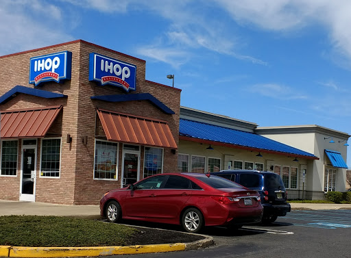 Shopping Mall «Towne Crossing Shopping Center», reviews and photos, 2701 Burlington-Mount Holly Rd, Burlington, NJ 08016, USA