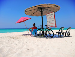 Zomoroda Beach'in fotoğrafı düz ve uzun ile birlikte