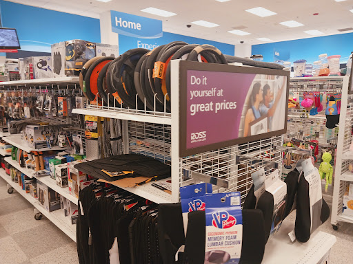 Clothing Store «Ross Dress for Less», reviews and photos, 6901 W Grand Ave, Gurnee, IL 60031, USA