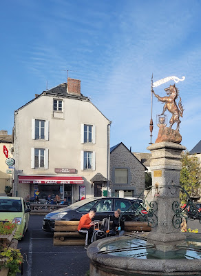 Bar tabac à Peyre en Aubrac