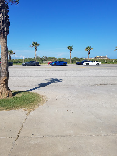 Bar & Grill «Sharkies On The Beach Bar & Grill», reviews and photos, 10 Surf Dr, Surfside Beach, TX 77541, USA