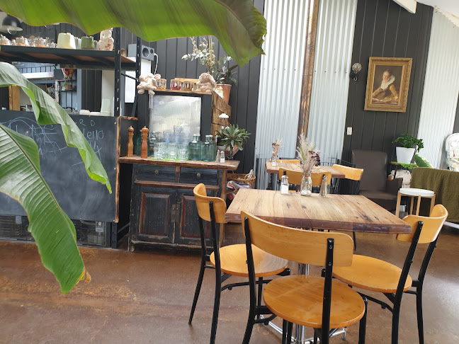 The White Rabbit Garden Cafe - Coffee shop