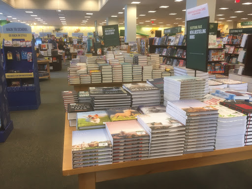 Book Store «Barnes & Noble», reviews and photos, 131 Colonie Center #355, Albany, NY 12205, USA