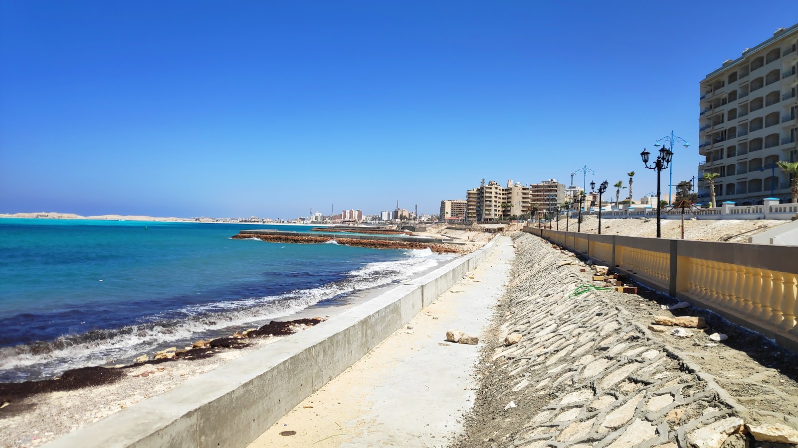 Foto von Al Awam Beach mit heller sand Oberfläche