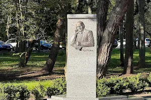 Monument to James Young Simpson image