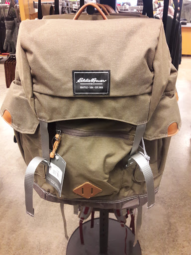 Clothing Store «Eddie Bauer Outlet», reviews and photos, 450 NW 257th Ave #200, Troutdale, OR 97060, USA