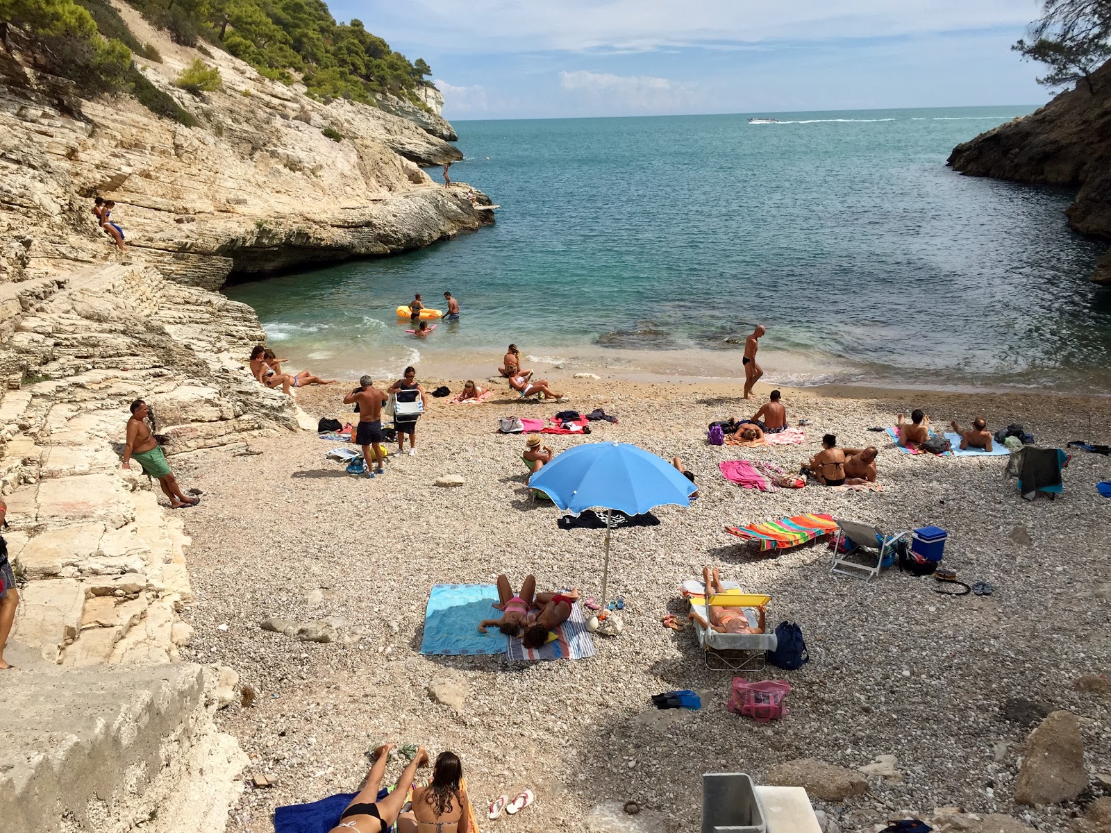 Foto de Baia della Pergola con micro cala