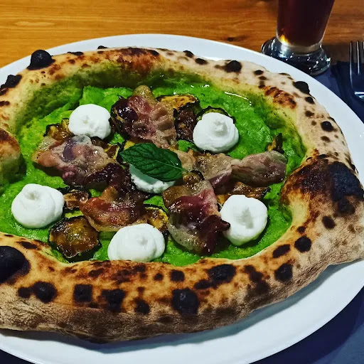 Fumía pizzeria pub lounge & drink in Giarre, Città Metropolitana di Catania