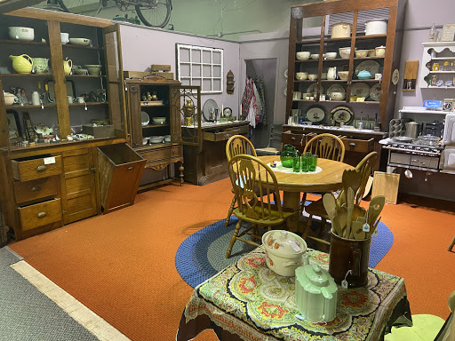 Thrift Store «Pocket Change Thrift, Antiques, and re-purpose store», reviews and photos, 1300 E State St, Alliance, OH 44601, USA
