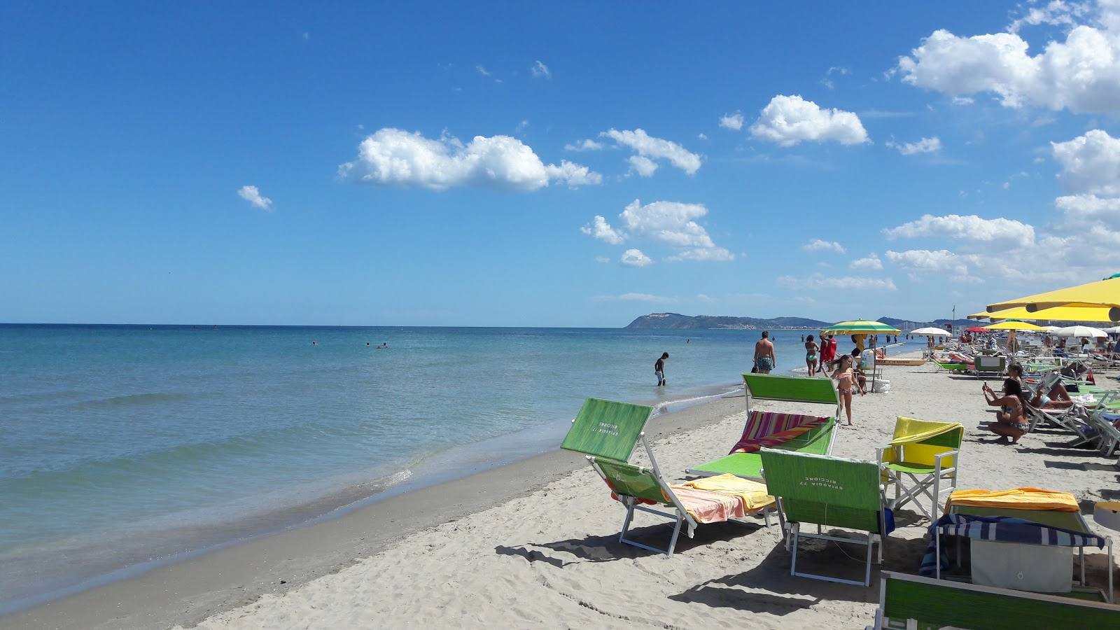 Photo de Spiaggia Libera Riccione avec plage spacieuse