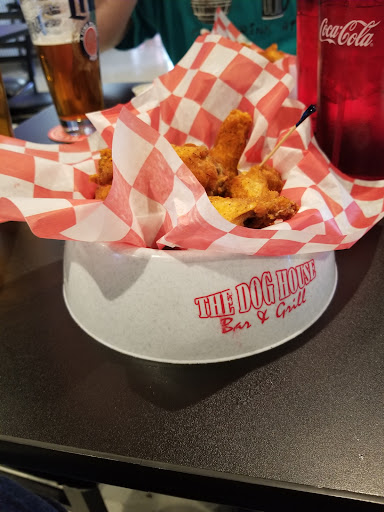 Bar & Grill «The Dog House Bar & Grill», reviews and photos, 2029 Woodlynn Ave, St Paul, MN 55109, USA