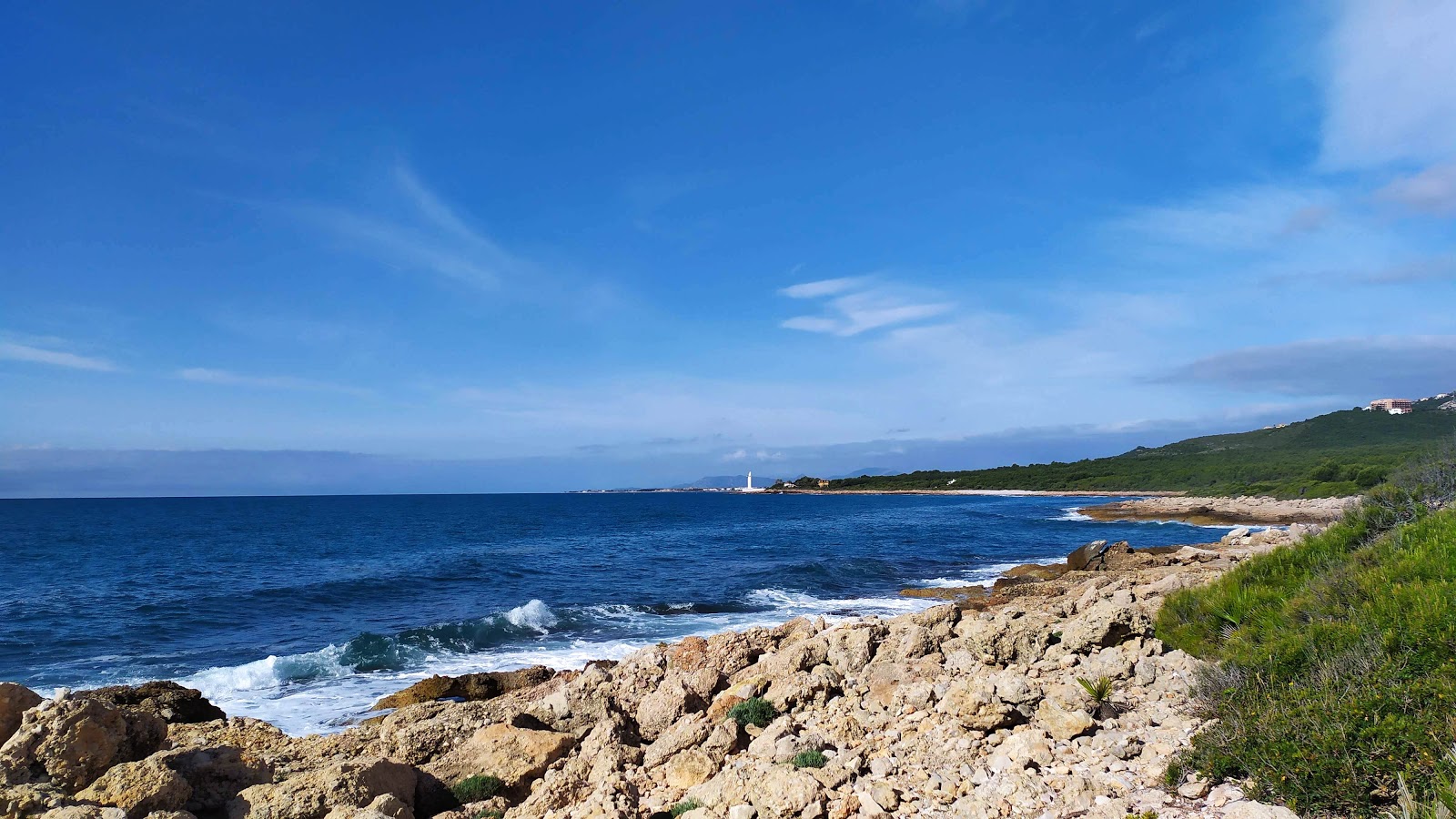 Foto di Platja Serradal 4 con una superficie del sabbia beige e ciottoli