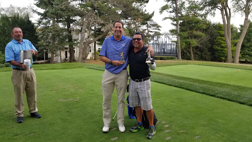 Golf Club «Indian Hill Club», reviews and photos, 1 N Indian Hill Rd, Winnetka, IL 60093, USA