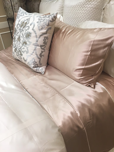 Shopping Mall «900 North Michigan Shops», reviews and photos, 900 N Michigan Ave, Chicago, IL 60611, USA