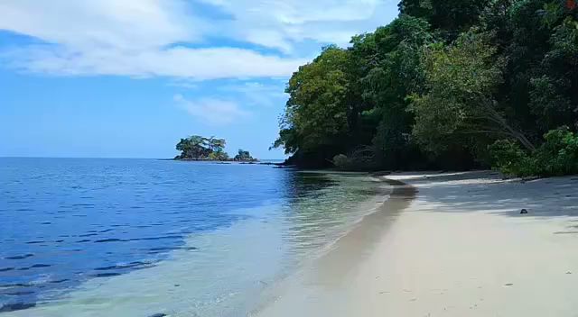 Wisata Pasir Putih Makkerre