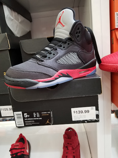 Shoe Store «WSS», reviews and photos, 104 W Foothill Blvd, Rialto, CA 92376, USA