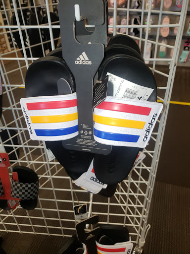 Shoe Store «DSW Designer Shoe Warehouse», reviews and photos, 23171 W Outer Dr, Allen Park, MI 48101, USA