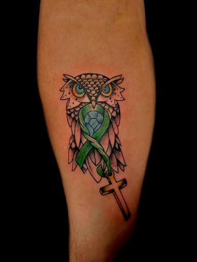 Explore kissing lips tattoo ideas, creative tattoo ideas in Lakewood, available at 3rd Rock Tattoos and piercings