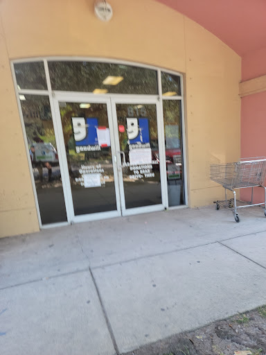 Thrift Store «Goodwill Ft. Pierce Clearance Center», reviews and photos, 815 S Kings Hwy, Fort Pierce, FL 34945, USA