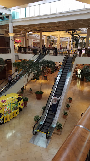 Shopping Mall «Plymouth Meeting Mall», reviews and photos, 500 W Germantown Pike, Plymouth Meeting, PA 19462, USA