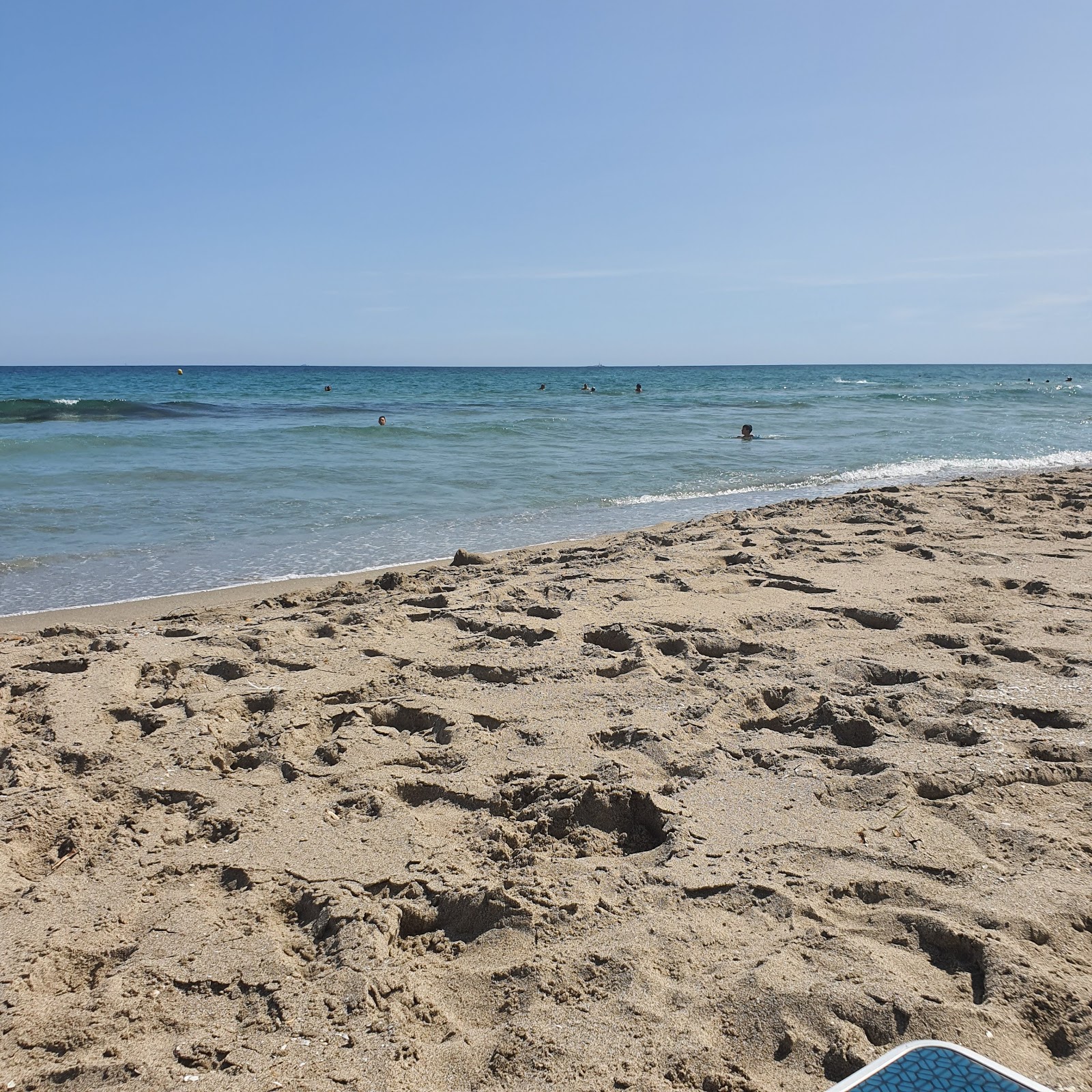 Foto von Playa El Arenal und die siedlung