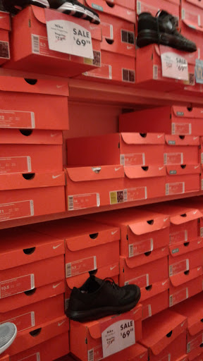 Shoe Store «Shoe Carnival», reviews and photos, 1920 N Dixie Hwy, Elizabethtown, KY 42701, USA