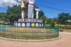 Monumento a la familia de Copoya image