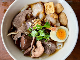 ร้านขยับกับเกลี้ยง