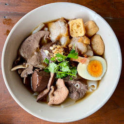 เจี๊ยบ เชิญยิ้ม เตี๋ยวเต็มตีน @บ้านสวนศักรินทร์