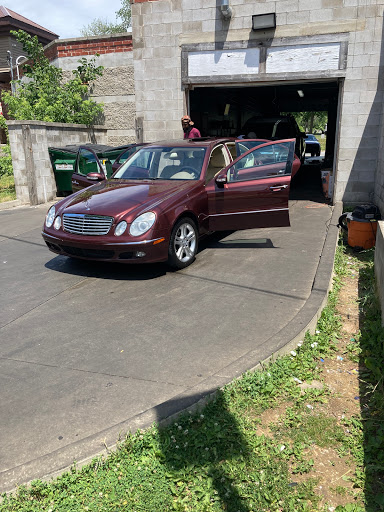 Burleigh Foods & Hand Car Wash en Milwaukee