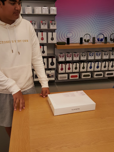 Computer Store «Apple Greenwich Avenue», reviews and photos, 356 Greenwich Ave, Greenwich, CT 06830, USA