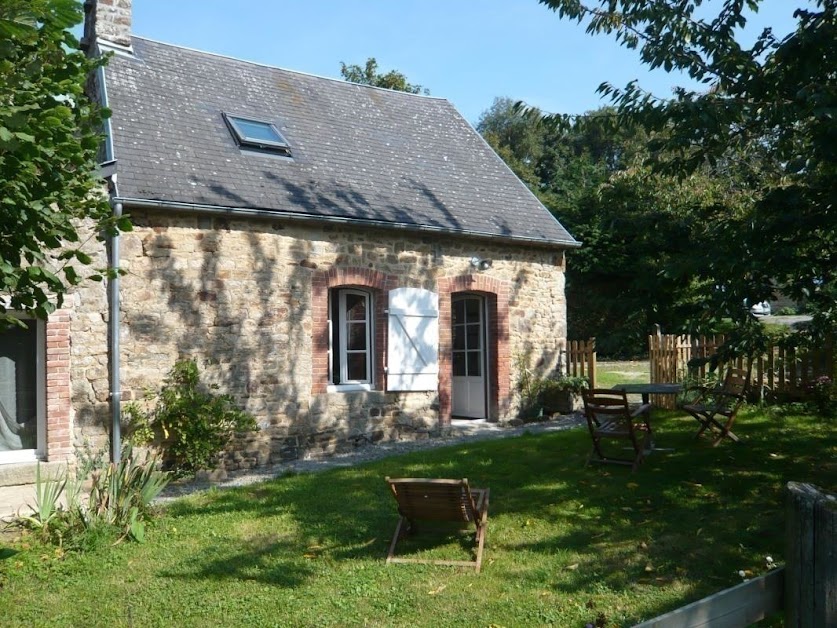 Gîte La Petite Maison - 2 pers. Une chbre. Location semaine 56 m2. A 20 minutes du Mont-Saint-Michel entre Normandie et Bretagne. à Avranches