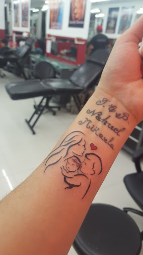 Tattoo Shop «Lucky Tattoo», reviews and photos, 1639 Washington Ave, Miami Beach, FL 33139, USA