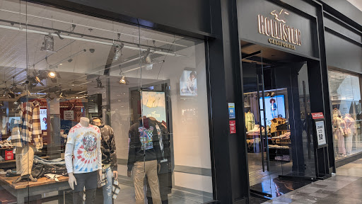Clothing Store «Hollister Co.», reviews and photos, 282 Garden State Plaza Blvd, Paramus, NJ 07652, USA