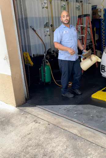 Car Wash «Simoniz Car Wash», reviews and photos, 19055 Biscayne Blvd, Miami, FL 33180, USA