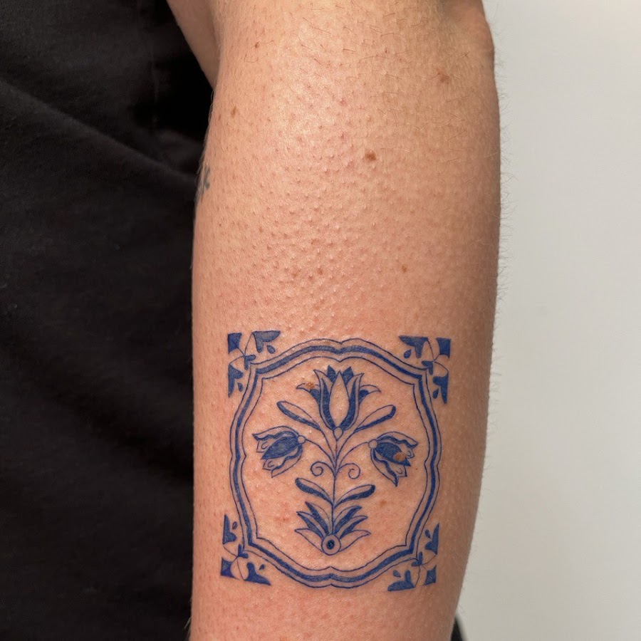 Fine line tattoo - Viktoriia Ink