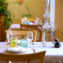 Atmosphère du Restaurant français Restaurant L'Oustalet Maianen à Maillane - n°5