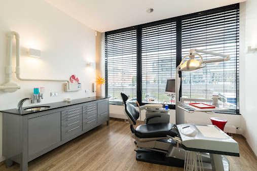 Dr. Astrid Stingl - Dr. Astrid Stingl