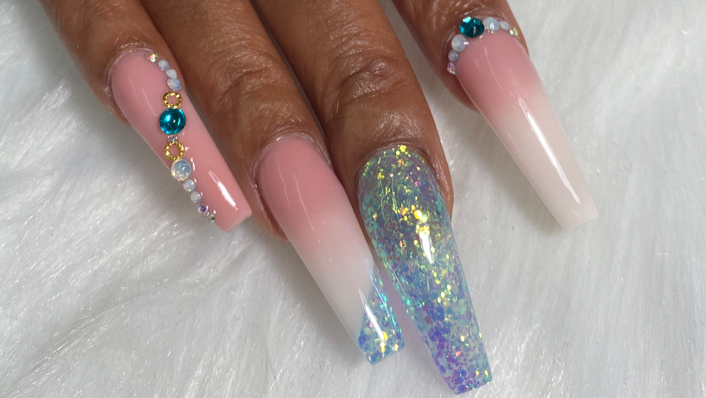 DCG custom nails studio 14217