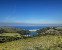 Foto di Igoda beach con costa lunga e dritta