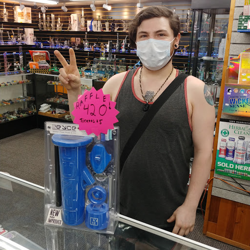 Tobacco Shop «In-n-Out Smoke Shop», reviews and photos, 10020 SW Beaverton Hillsdale Hwy, Beaverton, OR 97005, USA