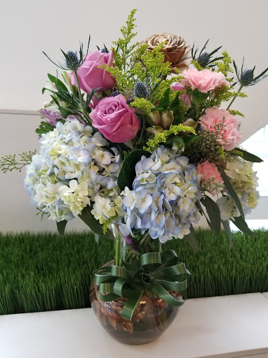 Florist «Event Connoisseur Flowers & Gifts», reviews and photos, 39 New London Turnpike #116, Glastonbury, CT 06033, USA