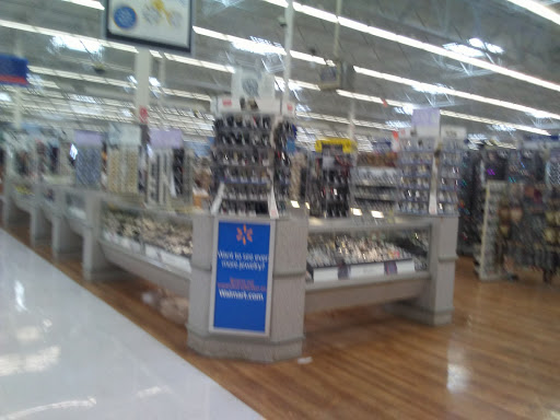 Department Store «Walmart Supercenter», reviews and photos, 2151 W Oaklawn Rd, Pleasanton, TX 78064, USA