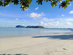 Foto von Teluk Buih Beach teilweise hotelbereich