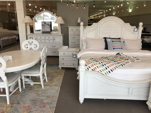 Furniture Store «Value City Furniture», reviews and photos, 4380 E New York St, Aurora, IL 60504, USA