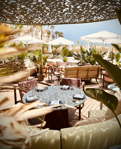 SLVJ Marbella Restaurant & Beach Club - Conjunto Benabolá, 7, 29660 Marbella, Málaga, Spain