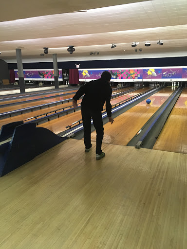 Bowling Alley «Bay Lanes Bowling», reviews and photos, 27229 Wolf Rd, Bay Village, OH 44140, USA