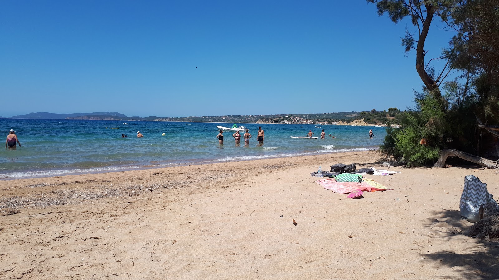 Photo de Loutsa beach avec plage sans baie